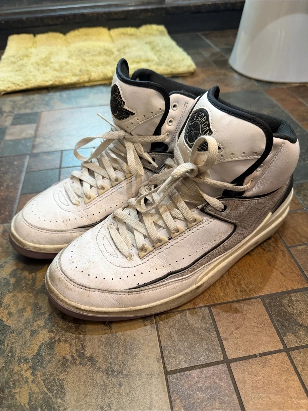 Jordan Men’s White Black Retro Basketball Shoes